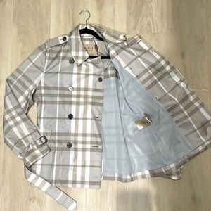 Burberry lightweight trench raincoat size 10 (medium)